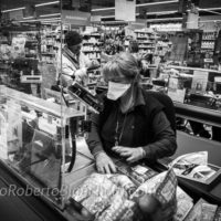 Un supermercato del paese tra i primi con le protezioni per i clienti